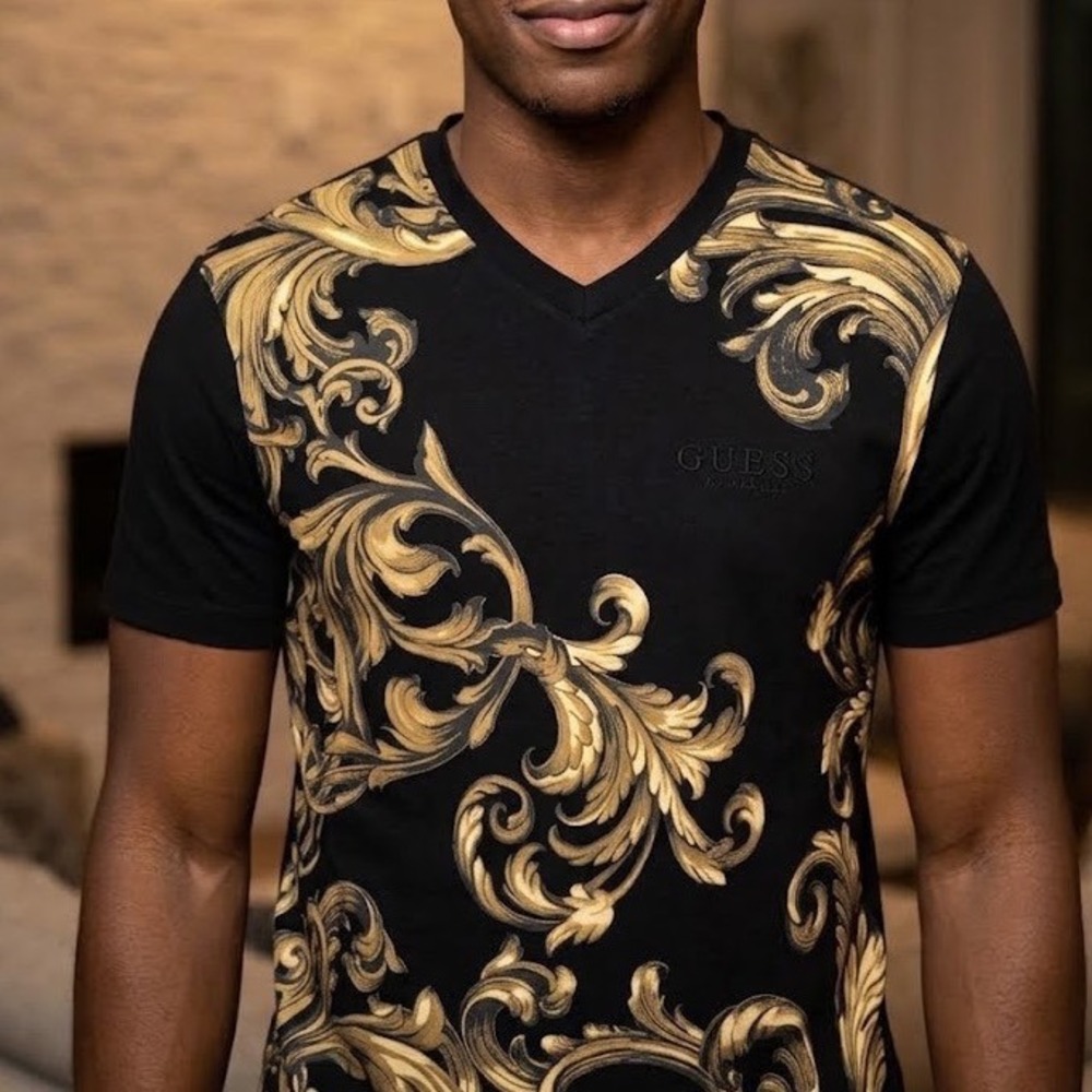 Guess Los Angeles Men's Baroque Scroll V-Neck Graphic T-Shirt
